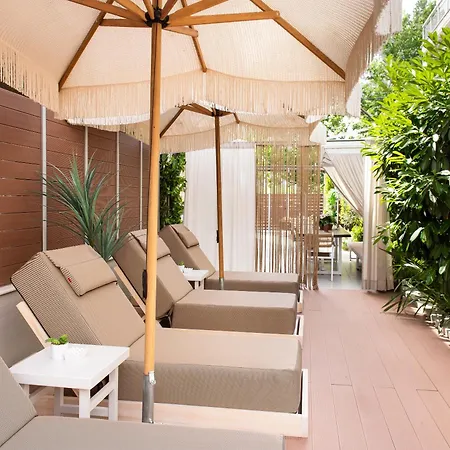 Elle & 호텔 Paralía