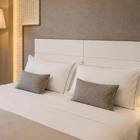 Hotel Elle &