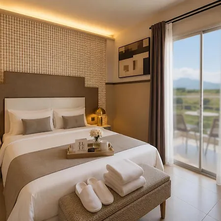 Hotel Elle & Paralía